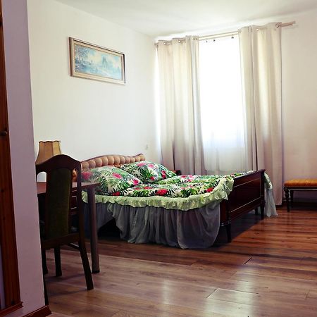 Hotel Dworek Wroclaw Bagian luar foto