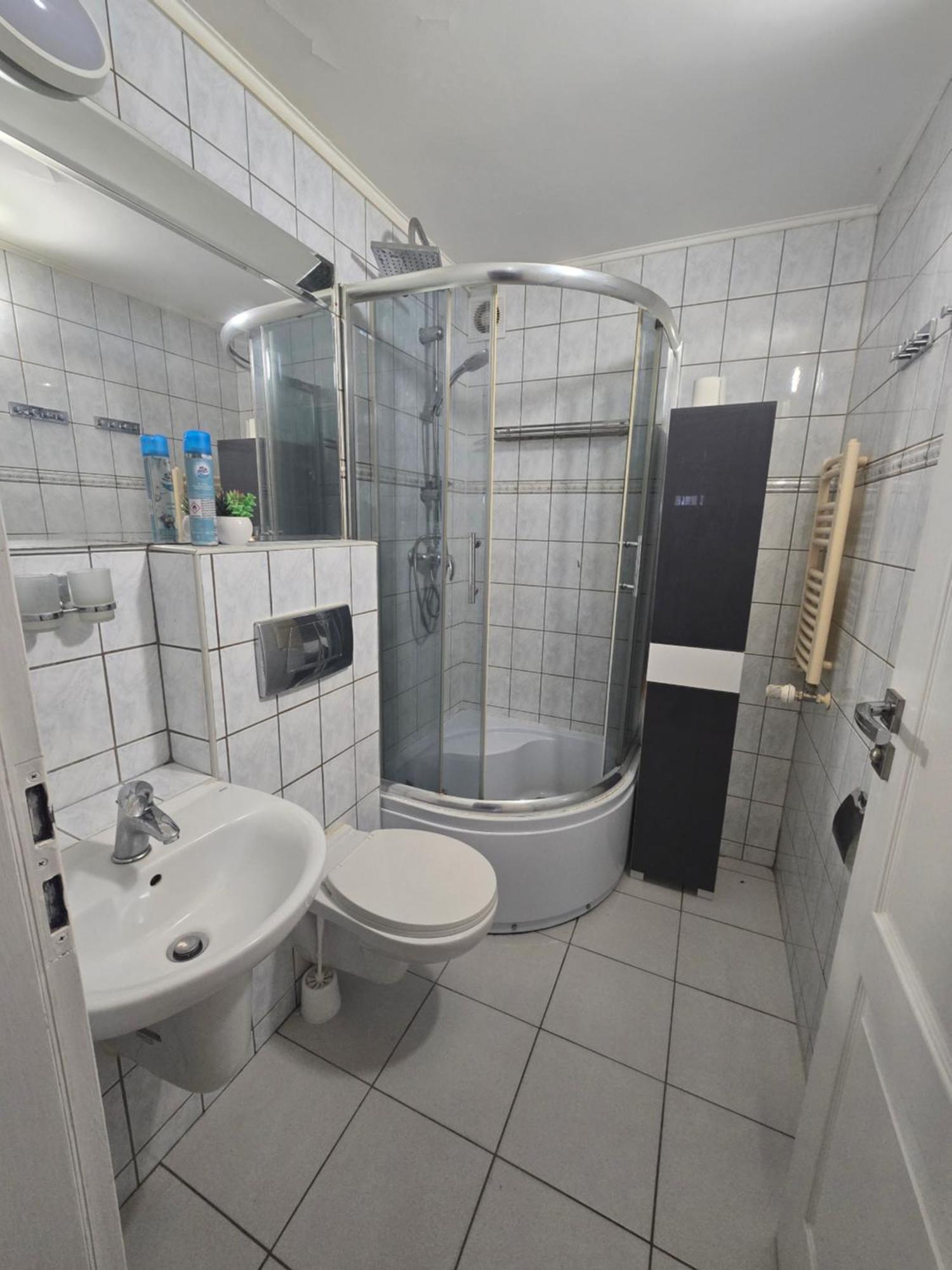 Hotel Dworek Wroclaw Bagian luar foto